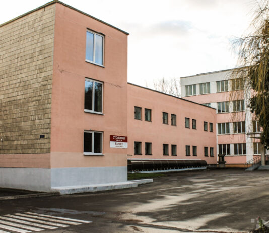 Перерыв на обед. Столовая для студентов политеха.