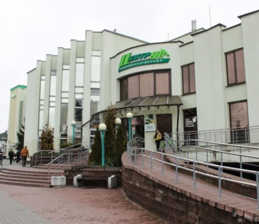 Перерыв на обед. Душная столовая ЦУМа