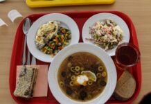 Перерыв на обед. «Вежливая» столовая студенческого общежития