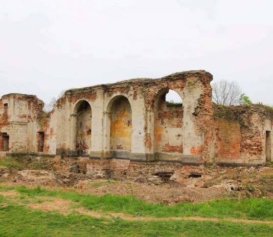 Бернардинский монастырь под угрозой разрушения