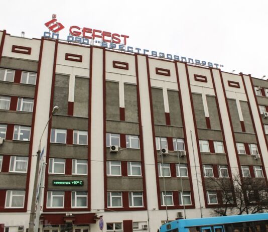 Перерыв на обед. Свежие булочки в столовой Гефеста.