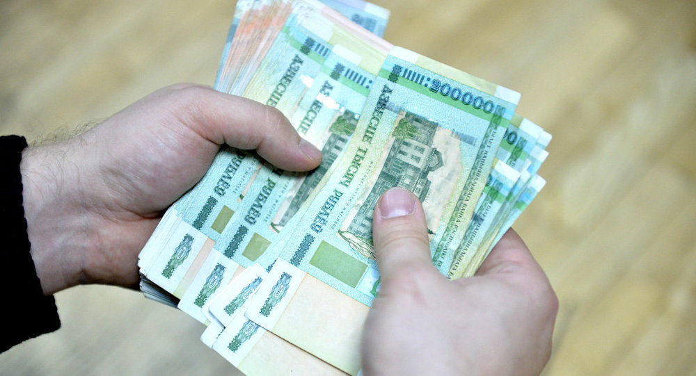 Средняя зарплата брестчан в феврале едва превысила 260 долларов