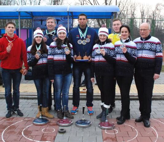 Чемпионы и чемпионки мира по айсштоку празднуют победу дома в Бресте!