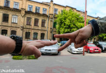 Перерыв на обед. Столовая в подвале университета
