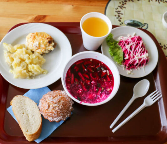 Перерыв на обед. Столовая с алкоголем на колхозном рынке