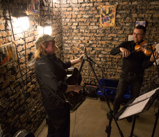 Брестская скрипка и американская гитара в одном флаконе (фоторепортаж) кафе Paragraph, фоторепортаж, концерт, Mike Choby
