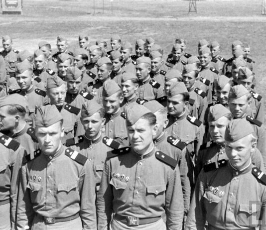 Жизнь в четырёх эпохах. Советская армия (часть 3) Советская армия, солдаты