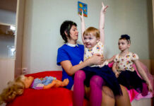 Кто как живёт. В гости к профессиональной маме Ларисе Дети