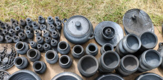 Кто как живёт. В гости к гончарам Виктору и Тамаре Тромза керамика, чёрная керамика, Брест, посуда