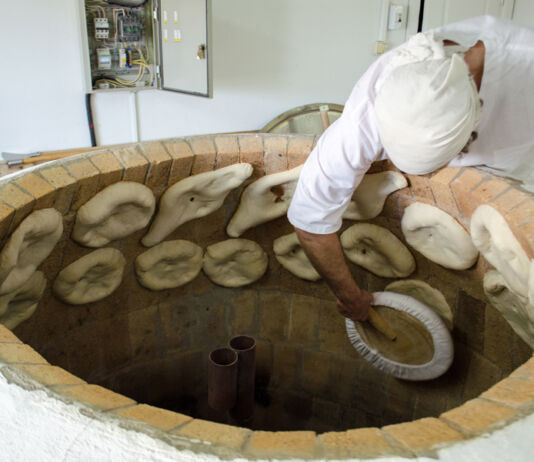 Как пекут настоящий грузинский шоти в Бресте грузинский хлеб, шоти, тандыр