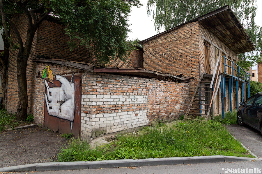 Брест, Ефим Басин, улицы Бреста, старые дома Бреста, дворы Бреста, дворики, сарай, стритарт