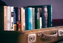 книги, книги в чемодане