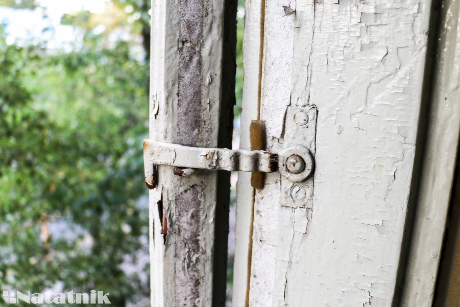 защёлка на окно