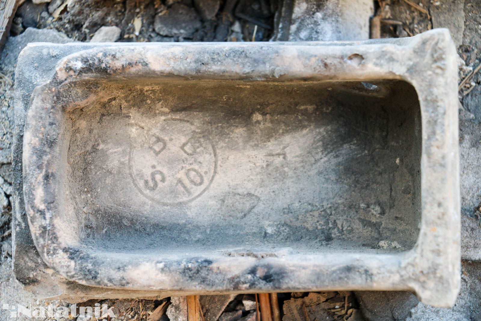 кирпич с клеймом