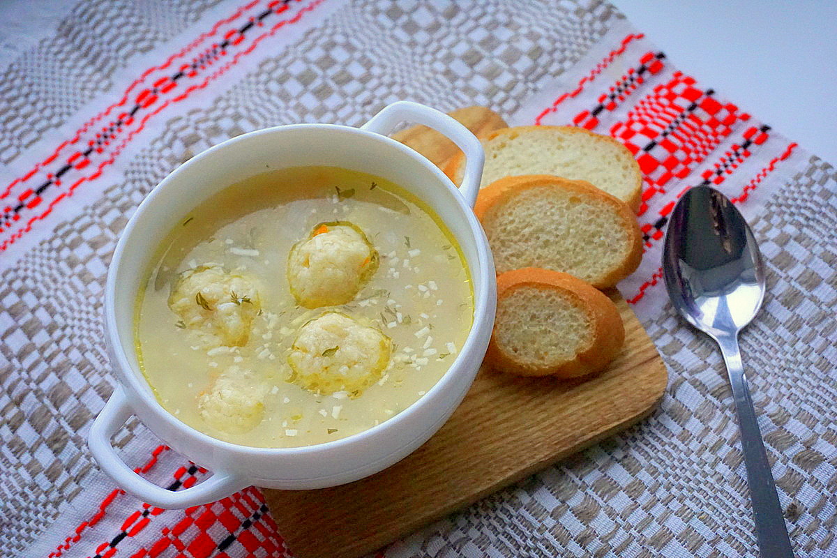 Суп з сырнымі шарыкамі