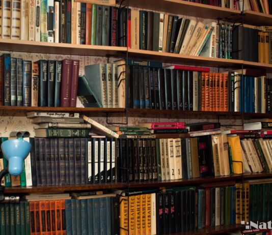 Книжные полки брестского поэта