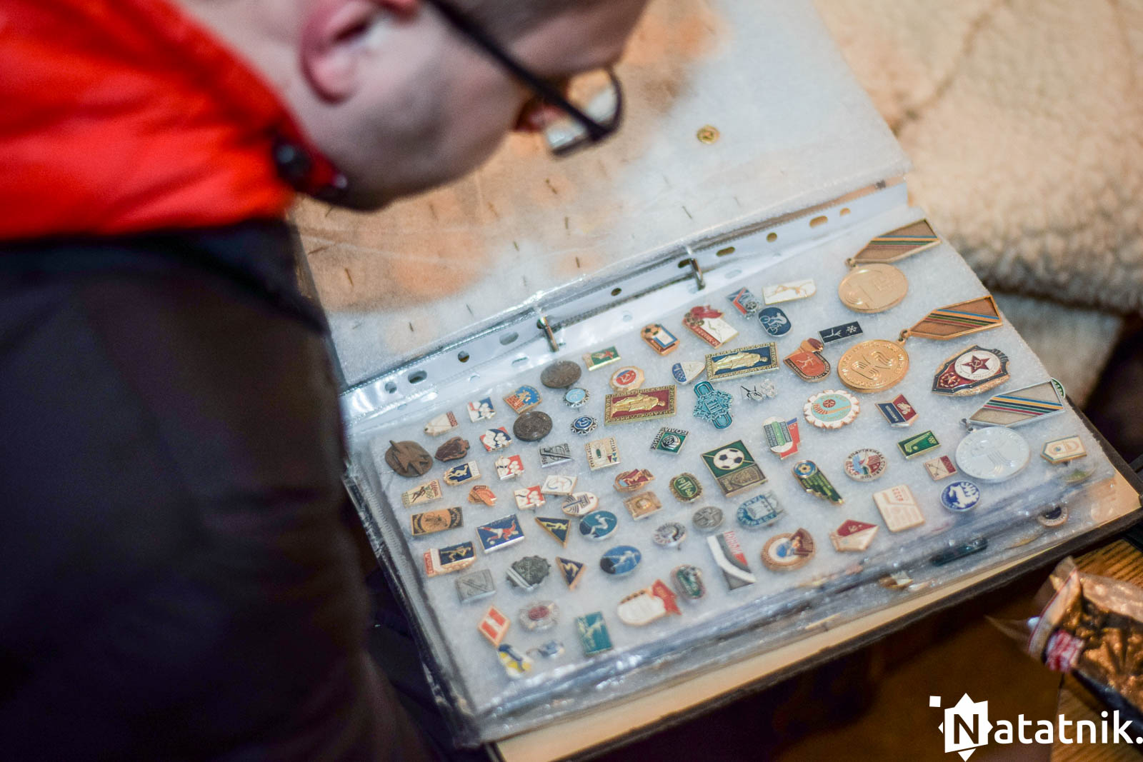 Альбомы, книги, значки