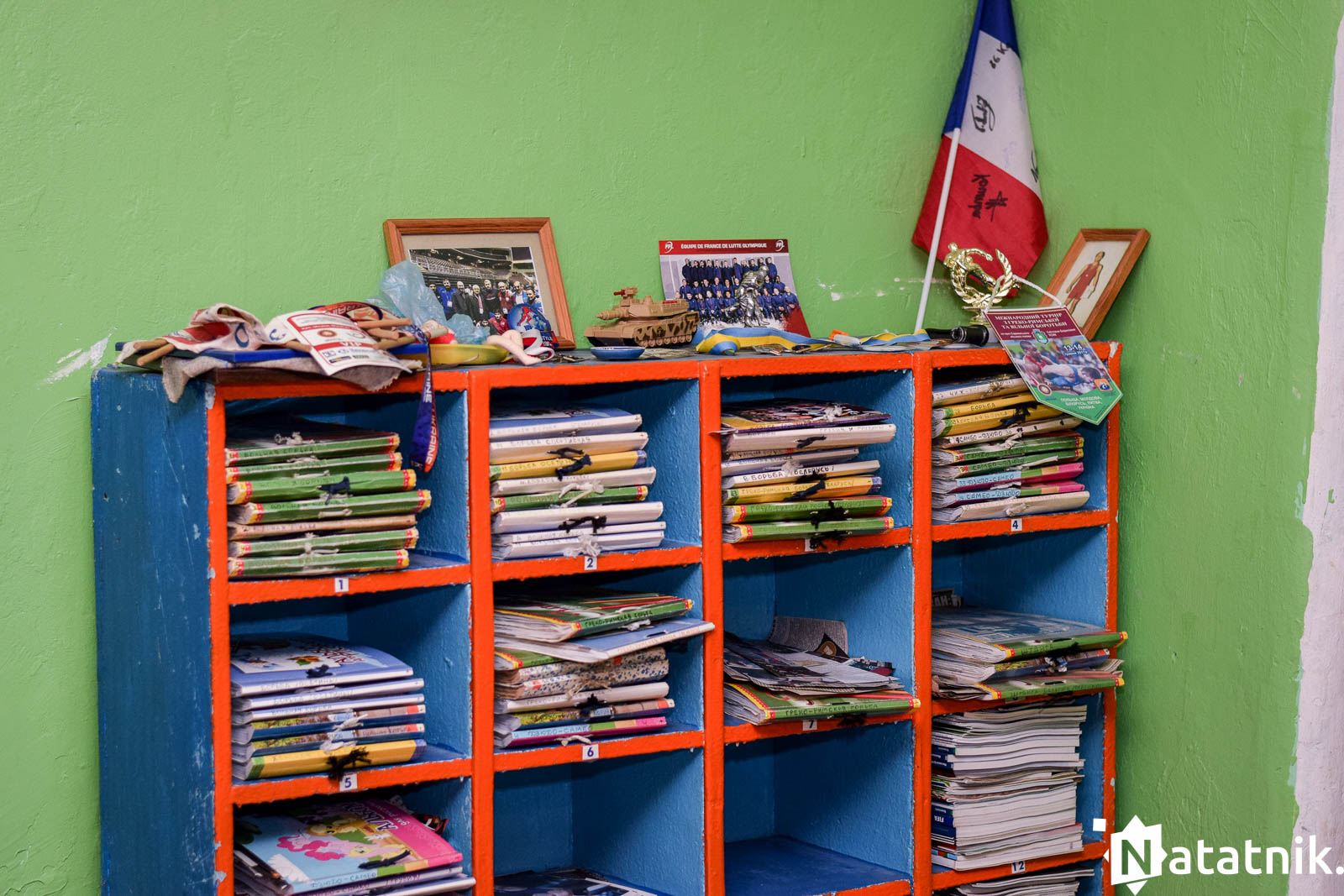 Альбомы, книги, значки