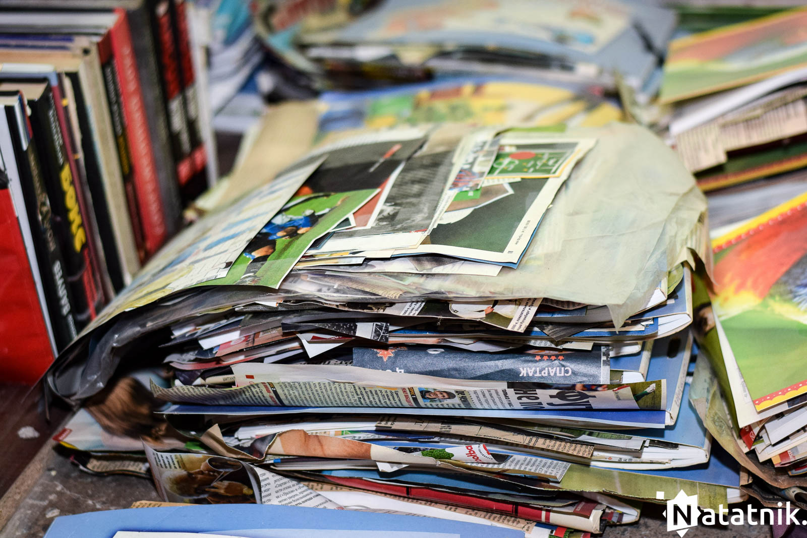 Альбомы, книги, значки