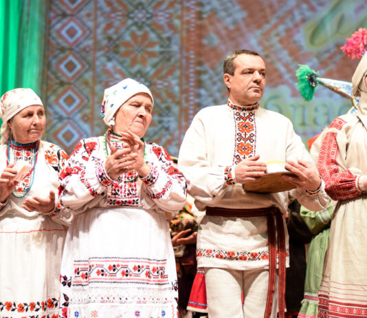 Топ народных касцюмаў Берасцейшчыны на свяце роднай мовы Народны строй