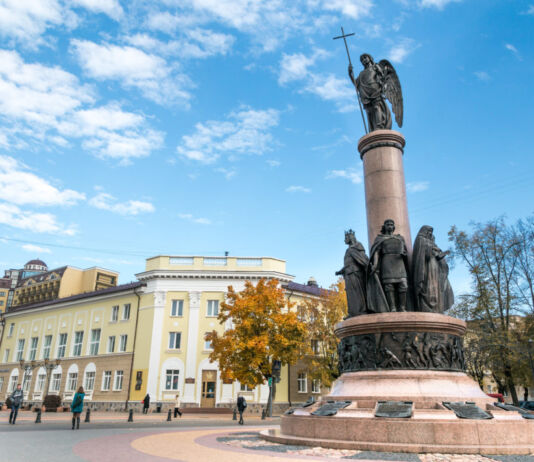 «Сложно удивить, главное — не напугать!» Как живёт безвизовый Брест безвиз в Бресте
