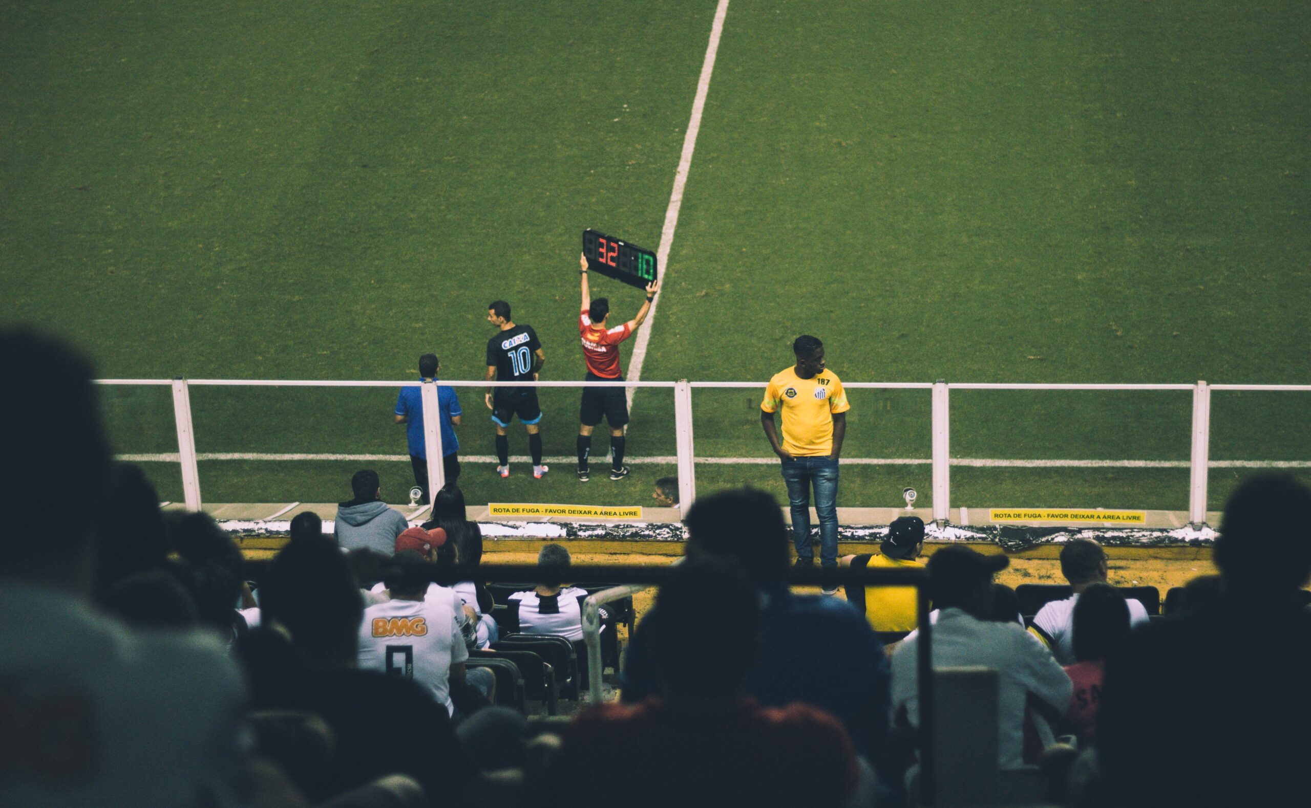 athlete-audience-crowd-395082