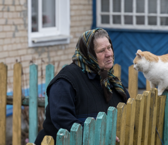 «Мы такие дружные! Собрались все четыре жителя и отметили праздник». Как живет умирающая деревня Ляховичского района