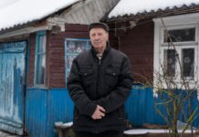 «Самаму маладому жыхару 65 гадоў, найстарэйшаму – 98». Чаму людзі не з’язджаюць з маленькай вёскі каля лесу